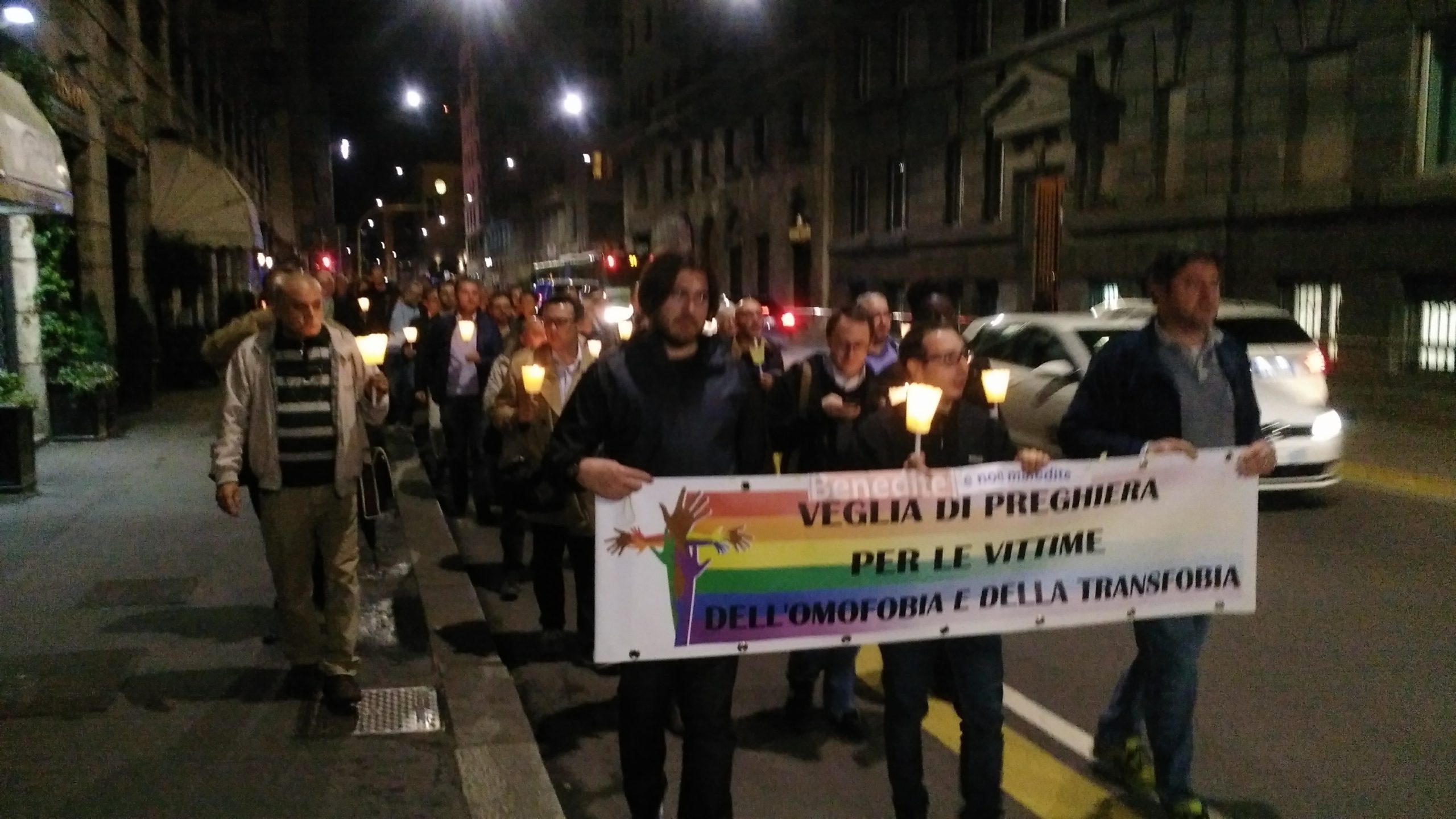 La veglia contro l’omofobia a Milano